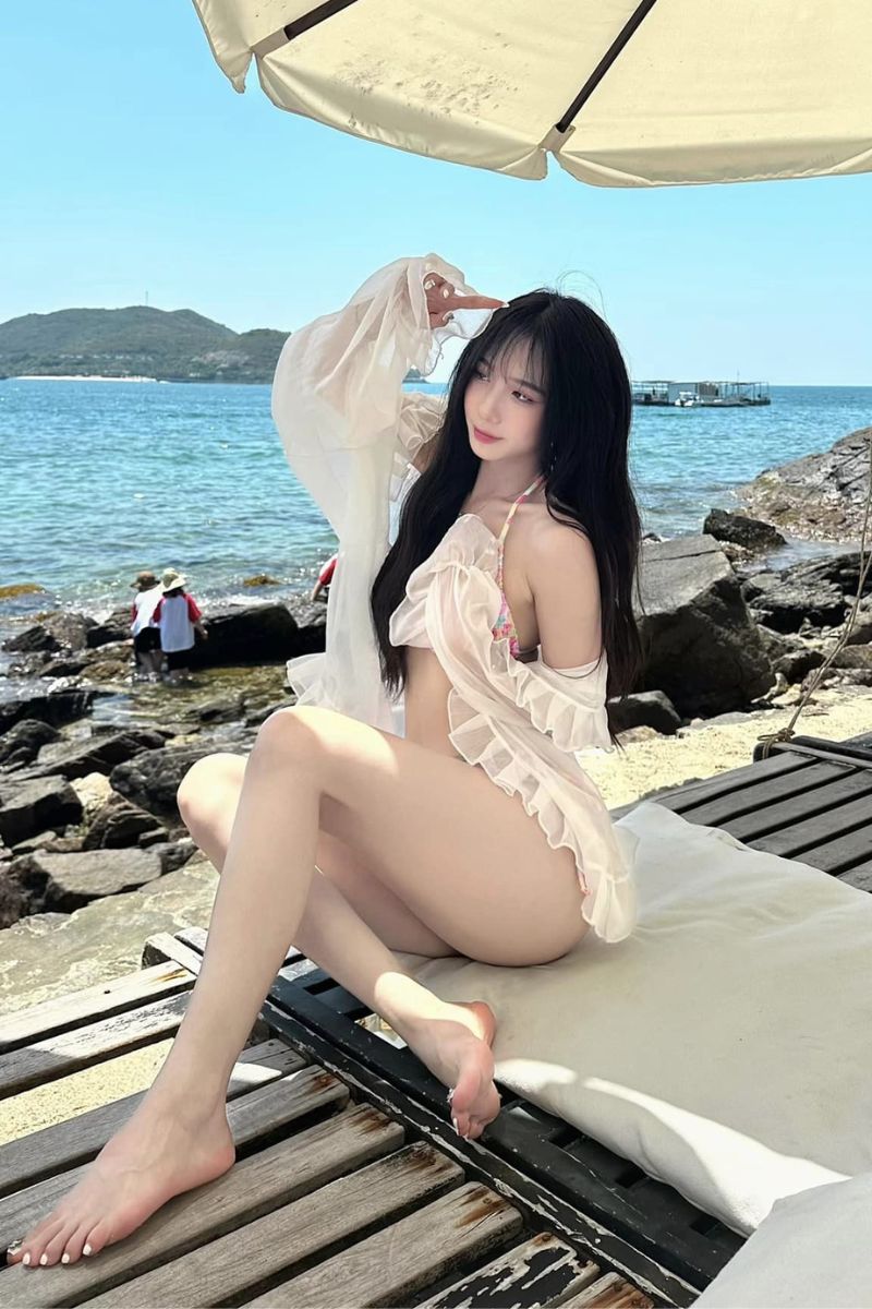 Ảnh Bùi Thị Quỳnh Hương bikini nóng bỏng 10