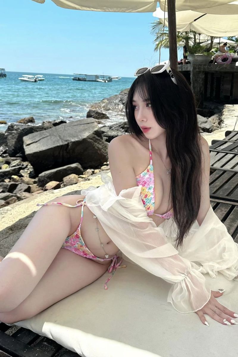 Ảnh Bùi Thị Quỳnh Hương bikini nóng bỏng 11