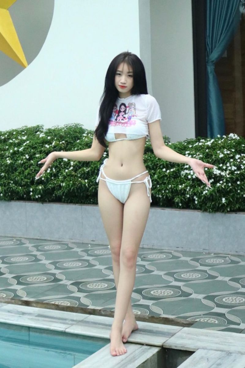 Ảnh Hoàng Lan Anh bikini thon gọn 9