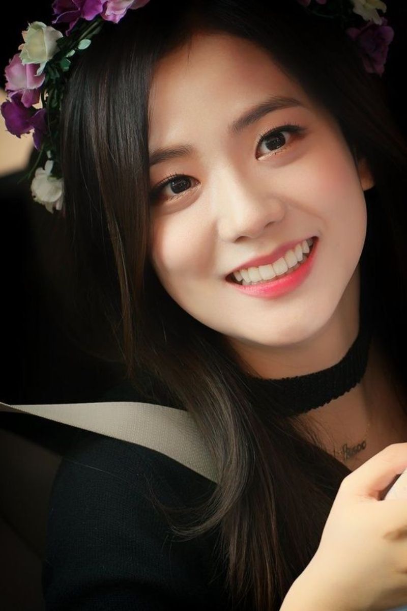 Ảnh Jisoo cười 13