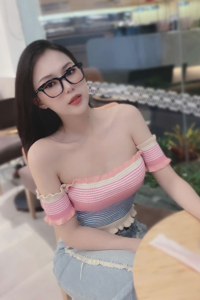 Ảnh Nguyễn Châm Anh sexy 11