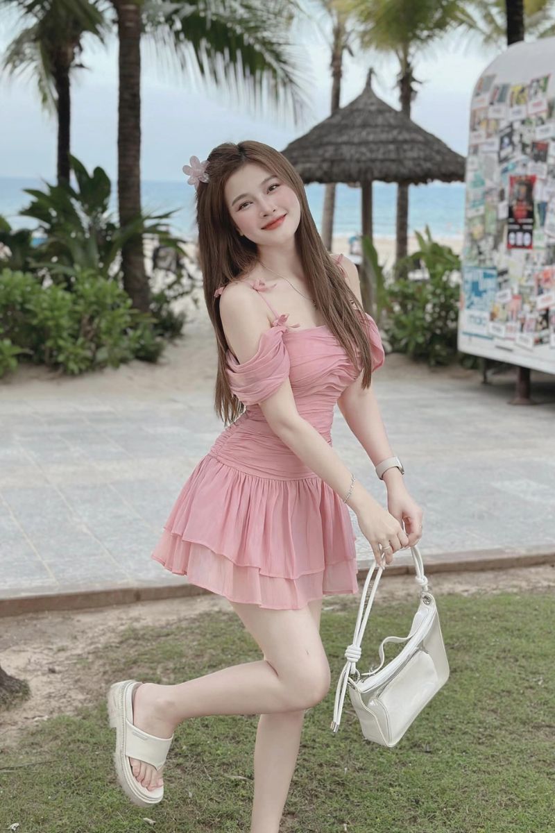 Ảnh tiktoker Ni Na Lê sexy cuốn hút 2