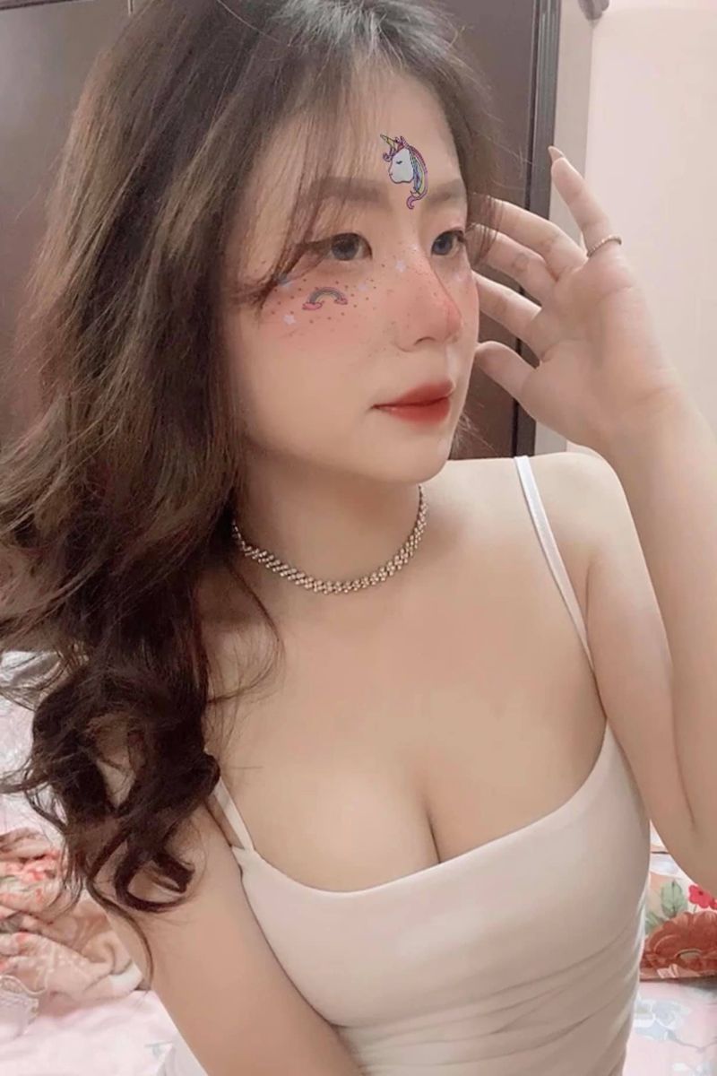 Ảnh TikTok Tô Quỳnh Hương Sexy với vòng 1 quyến rũ 12