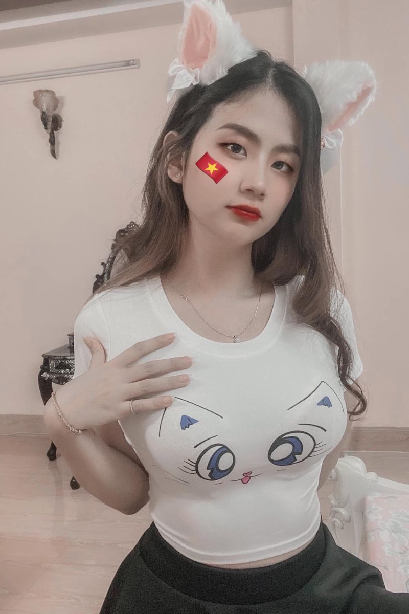 Ảnh TikTok Tô Quỳnh Hương Sexy với vòng 1 quyến rũ 22