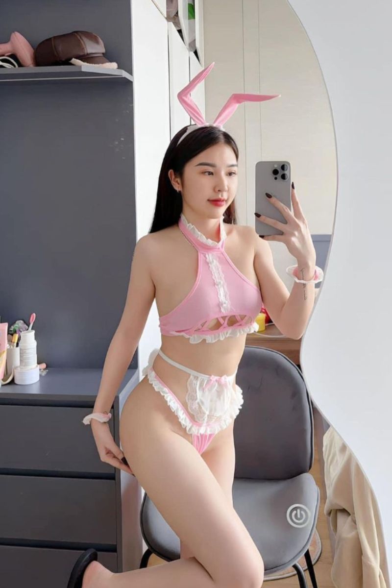 Ảnh Tiktoker Danphuong bikini 3