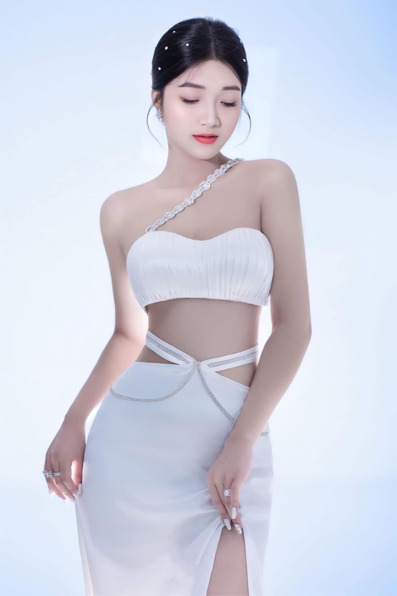 Ảnh tiktoker Huyền Trang sexy nóng bỏng 5