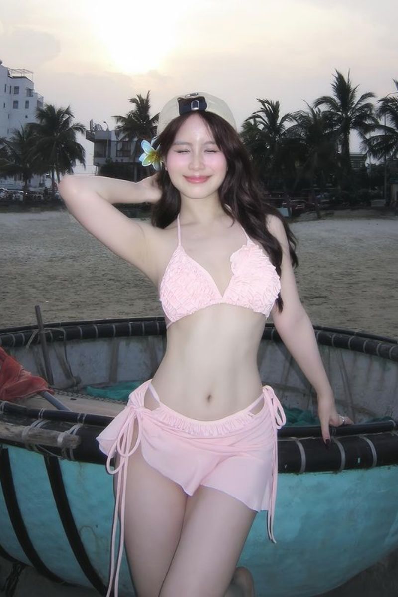 Ảnh tiktoker Linh Tít bikini nuột nà 11