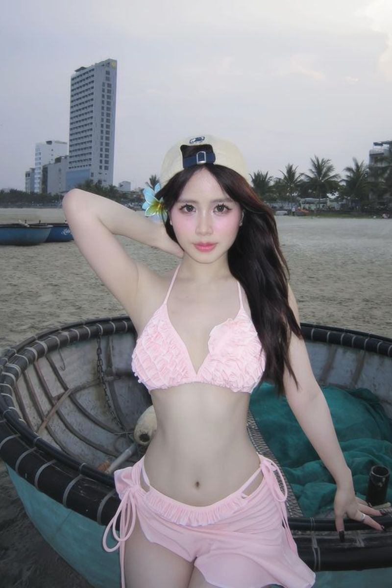 Ảnh tiktoker Linh Tít bikini nuột nà 6