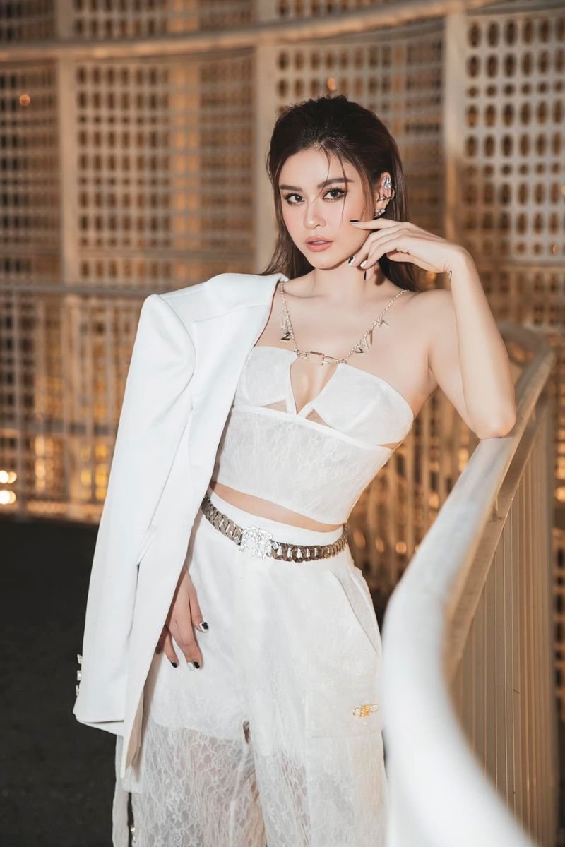 Ảnh Trương Quỳnh Anh sexy 25