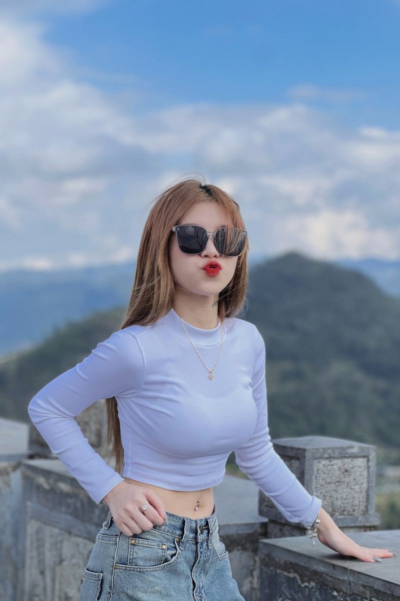 Hình ảnh Ngân Hà tiktok sexy ngầu lòi 15