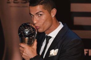 Tổng hợp 115+ Hình ảnh Meme Ronaldo nhận giải làm hình nền Điện Thoại