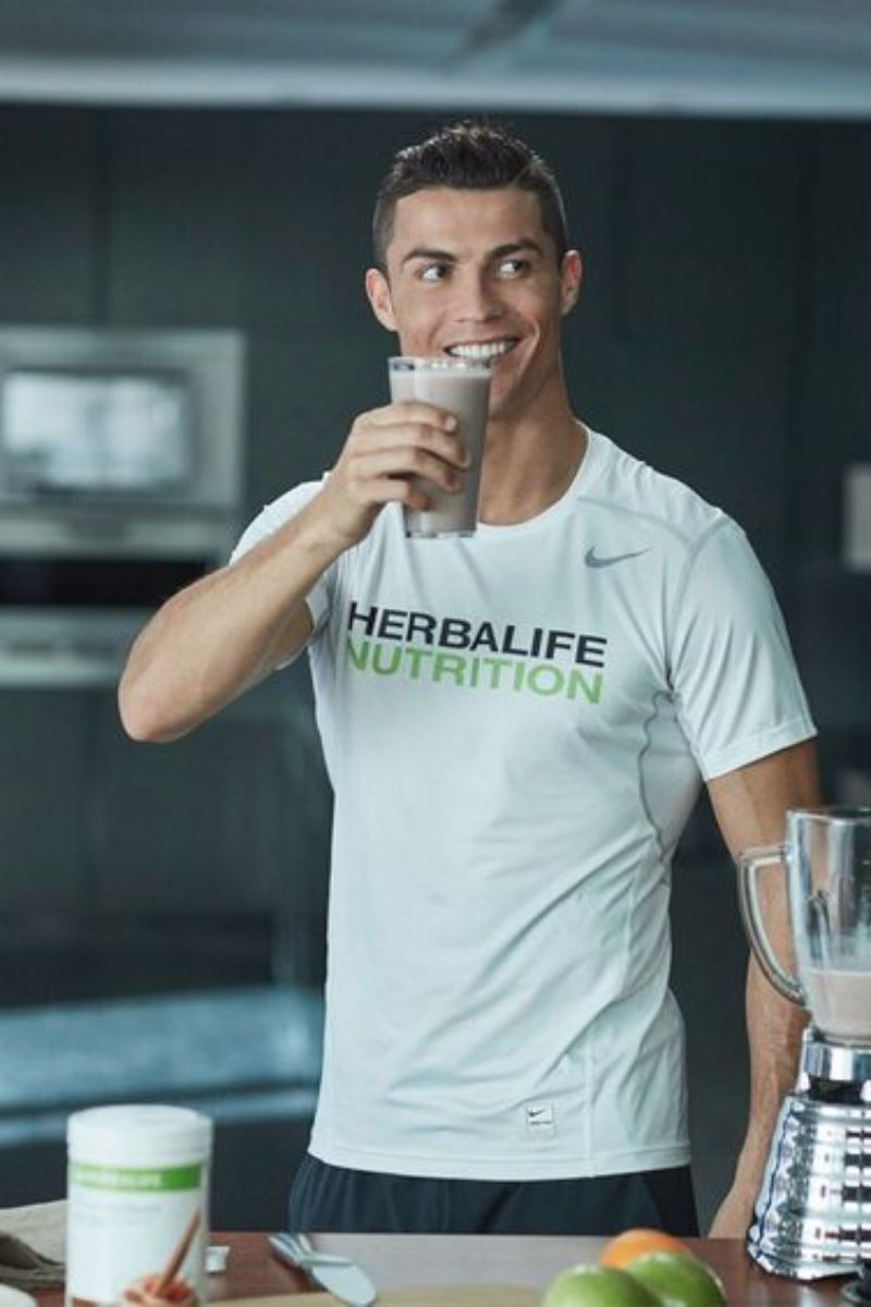 Meme Ronaldo uống nước ấn tượng nhất 7