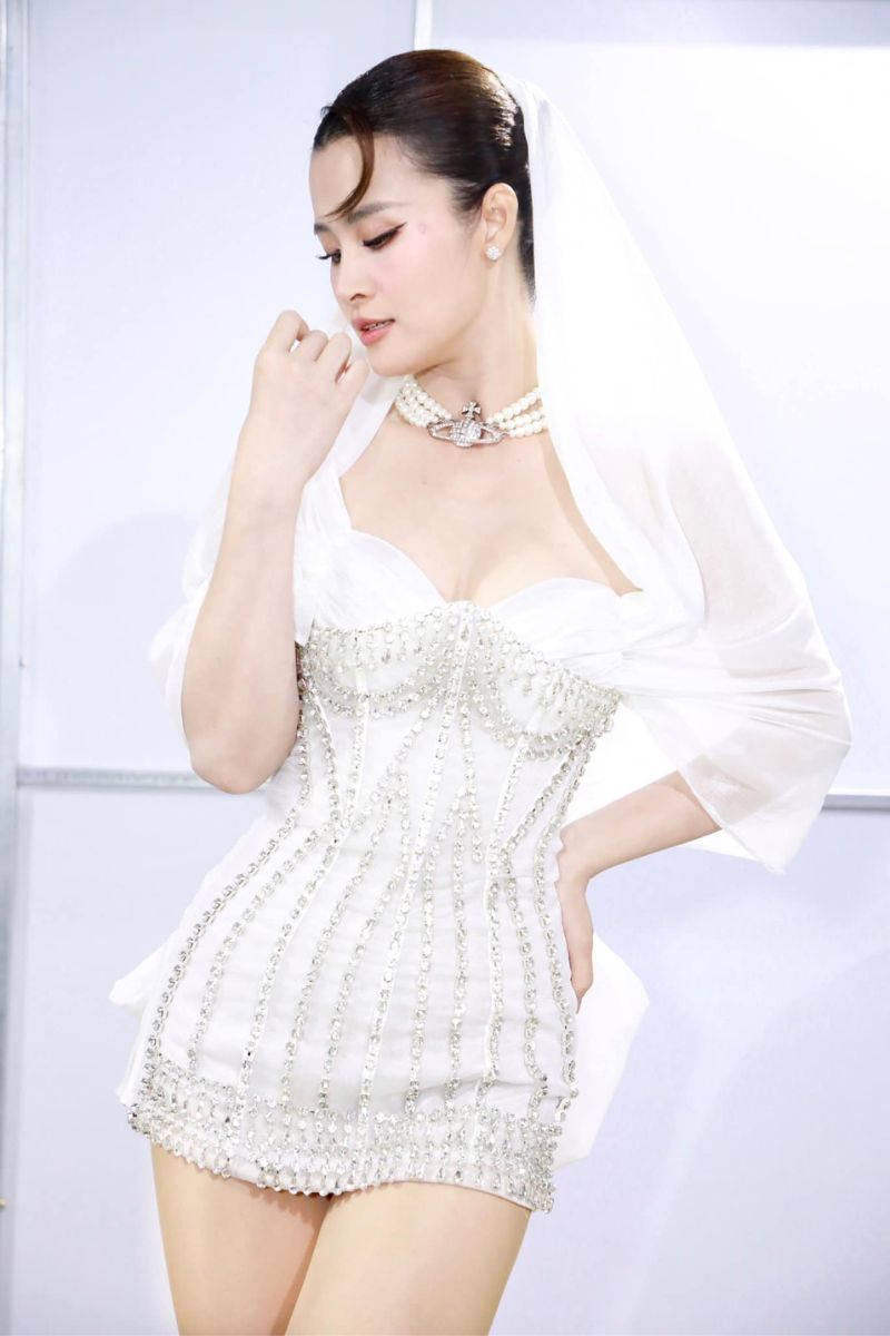 Ảnh Đông Nhi sexy 2