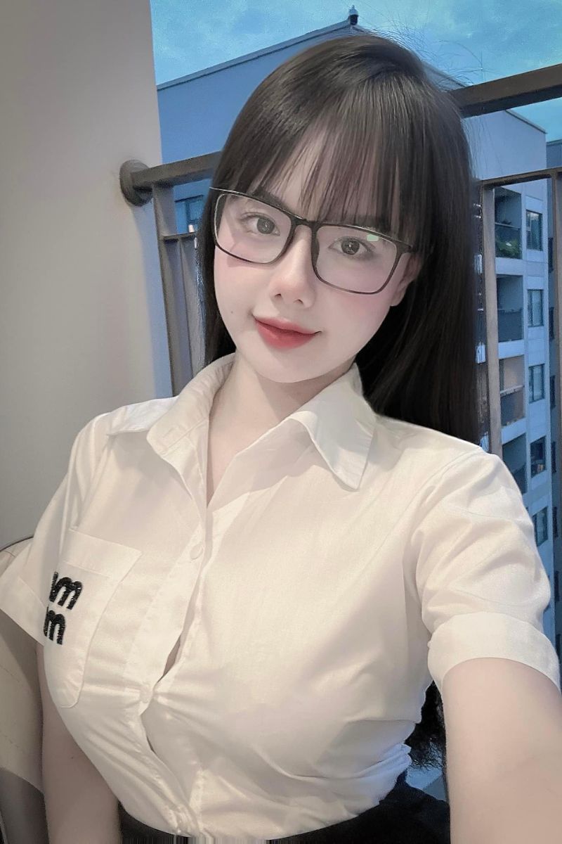 Ảnh gái xinh đeo kính cute 17