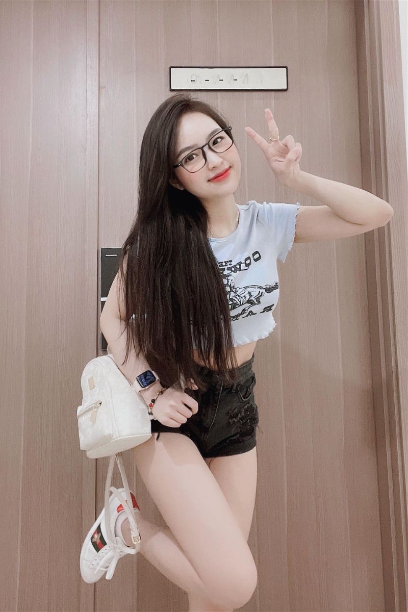 Ảnh gái xinh đeo kính cute 2