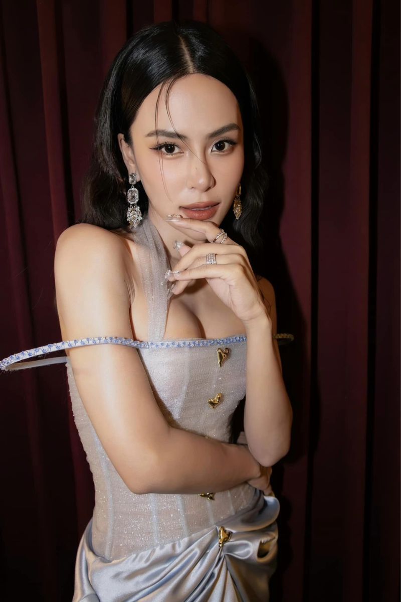 Ảnh Hà Nhi sexy 13