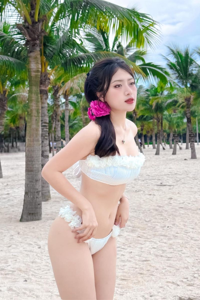 Ảnh Hạ Nhiên sexy 3