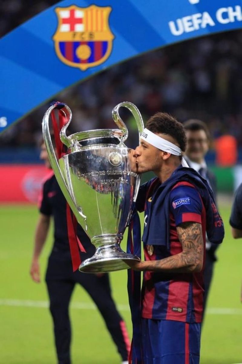 Ảnh Neymar cầm cup 11