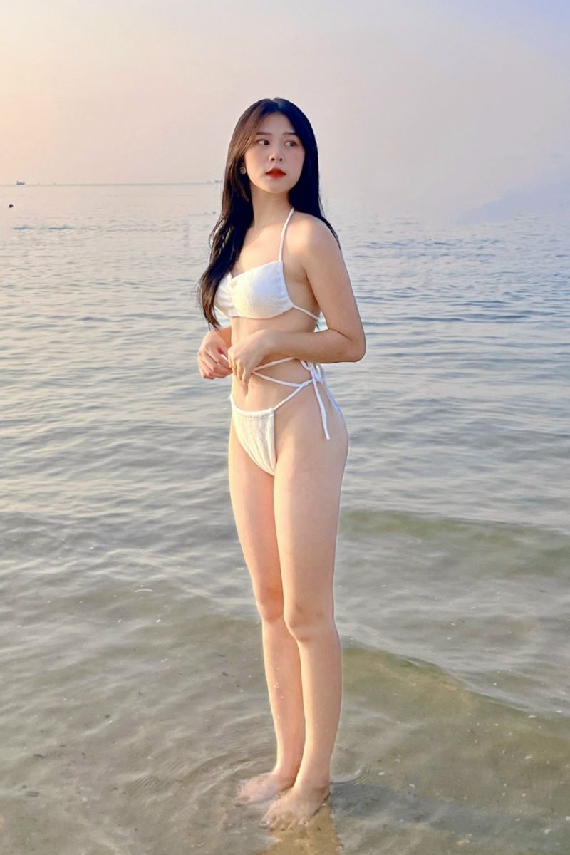 Ảnh Nguyễn Vân bikini 13