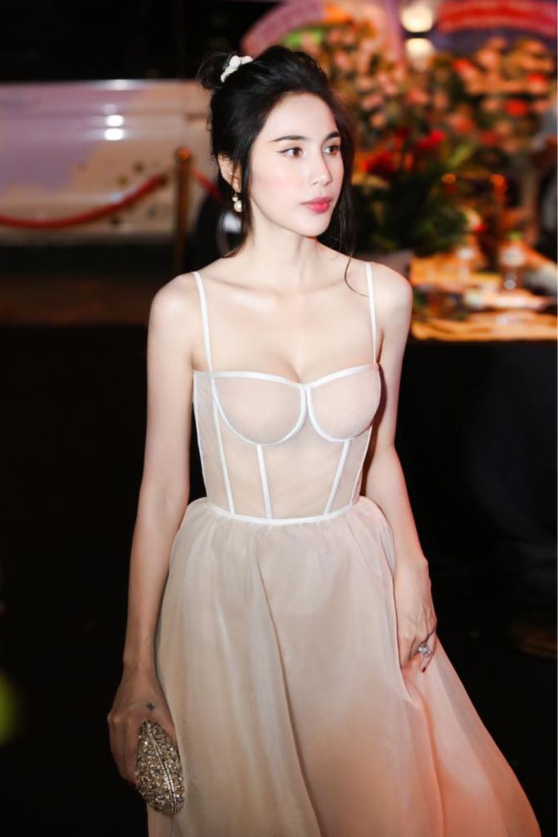 Ảnh Thủy Tiên sexy 13