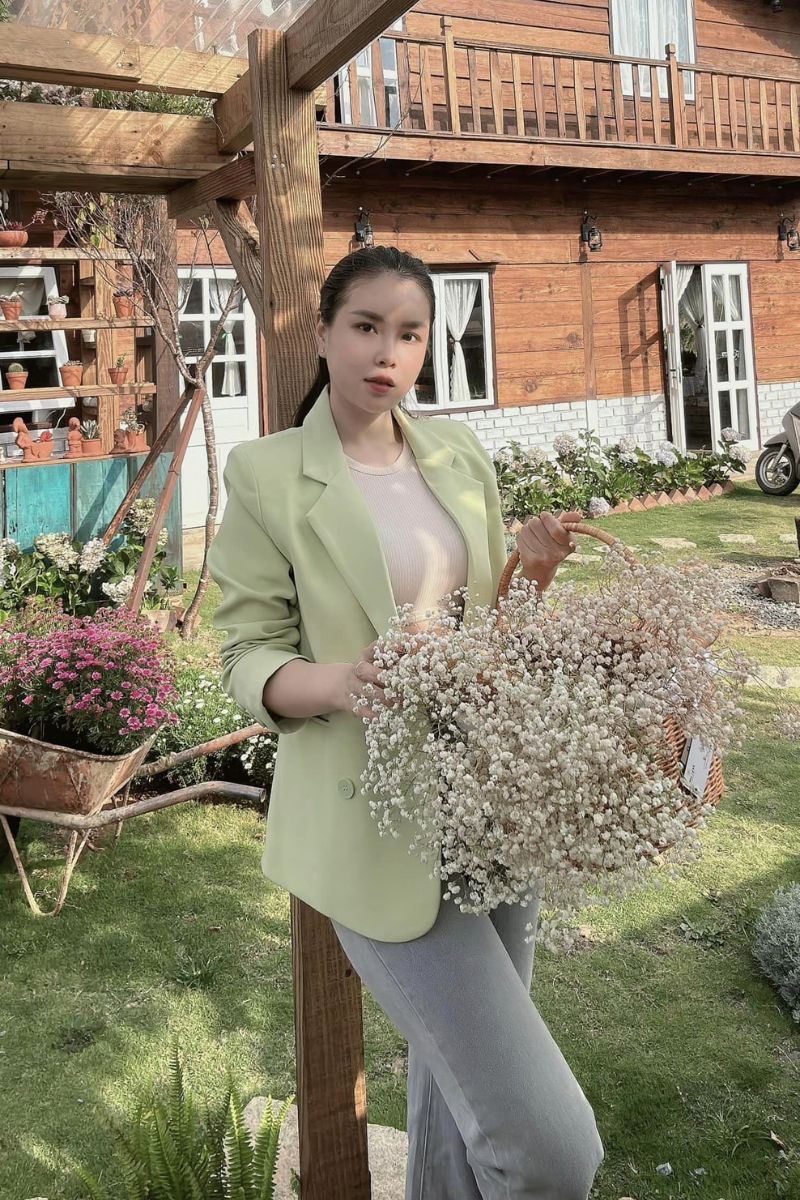 Ảnh tiktoker Thu Nhi xinh đẹp 6