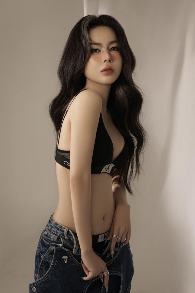 Ảnh tiktoker Trần Oanh sexy 16