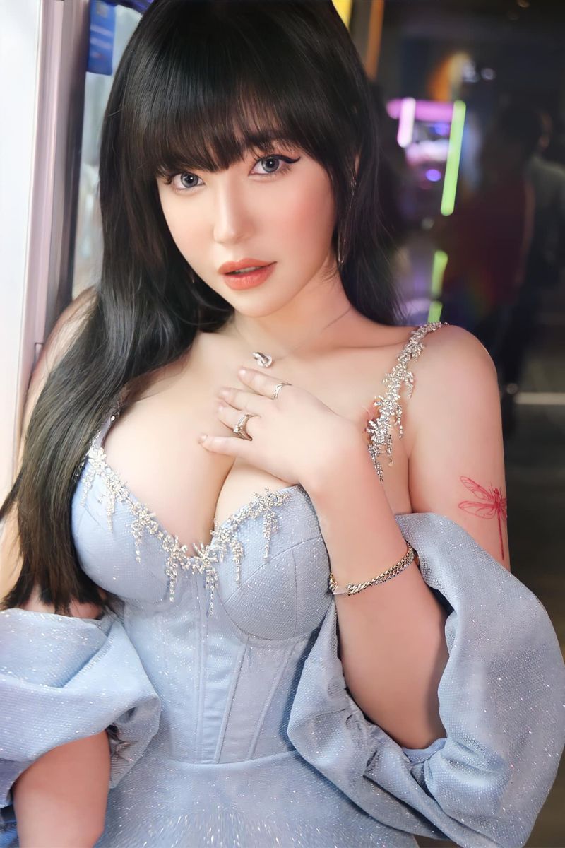 Ảnh Elly Trần sexy 6