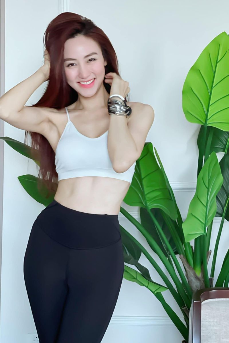 Ảnh Ngân Khánh sexy 2