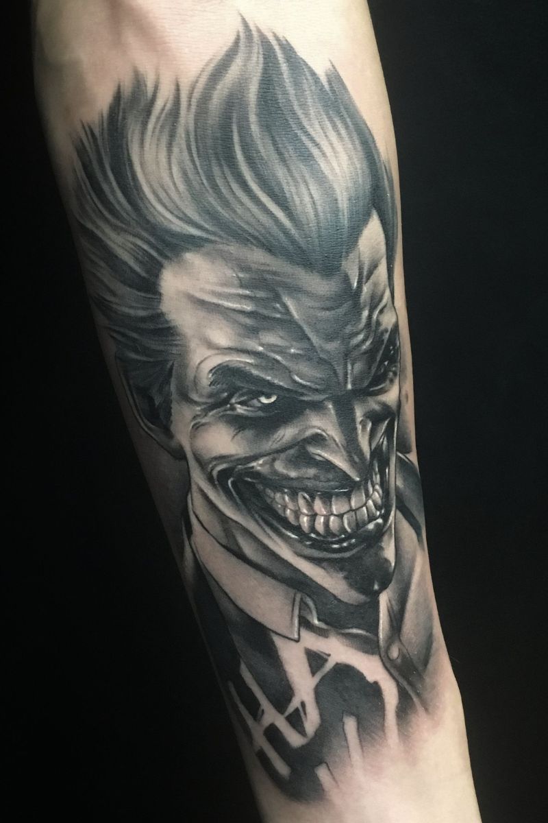 Hình xăm joker bắp tay 12