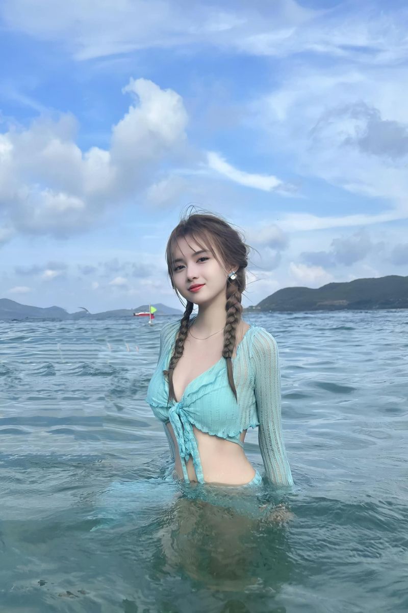 Ảnh Hương Uyên sexy 16