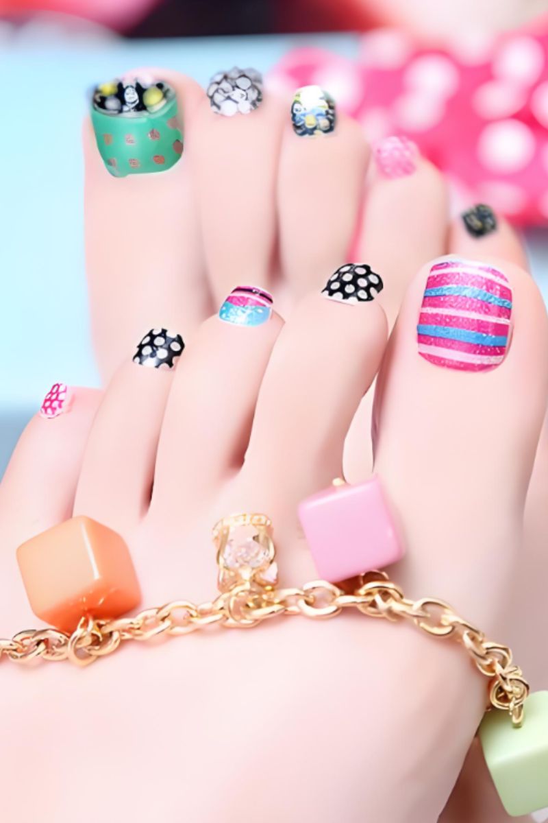 Ảnh mẫu nail chân đơn giản đẹp 10