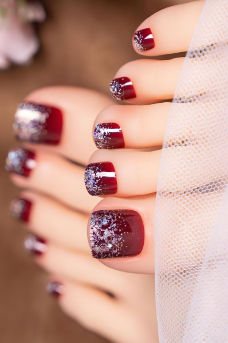 Ảnh mẫu nail chân màu đỏ mận 2