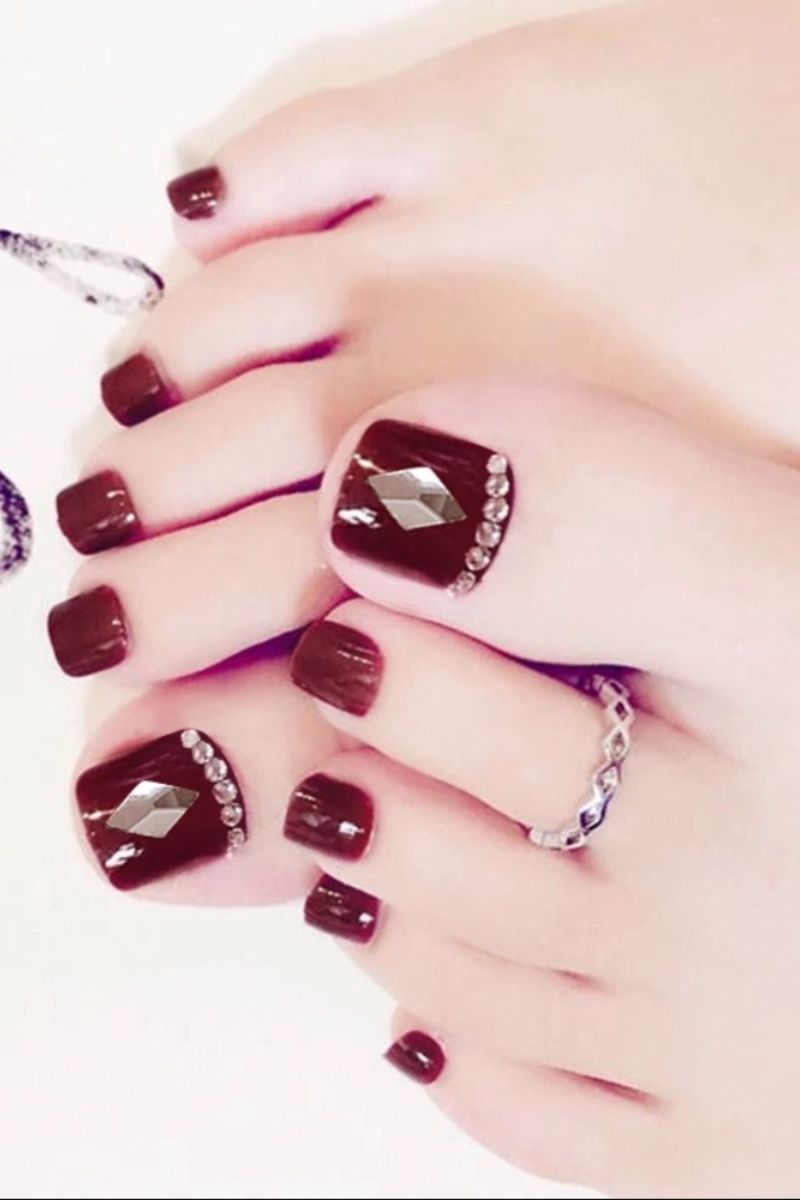 Ảnh mẫu nail chân màu đỏ mận 29