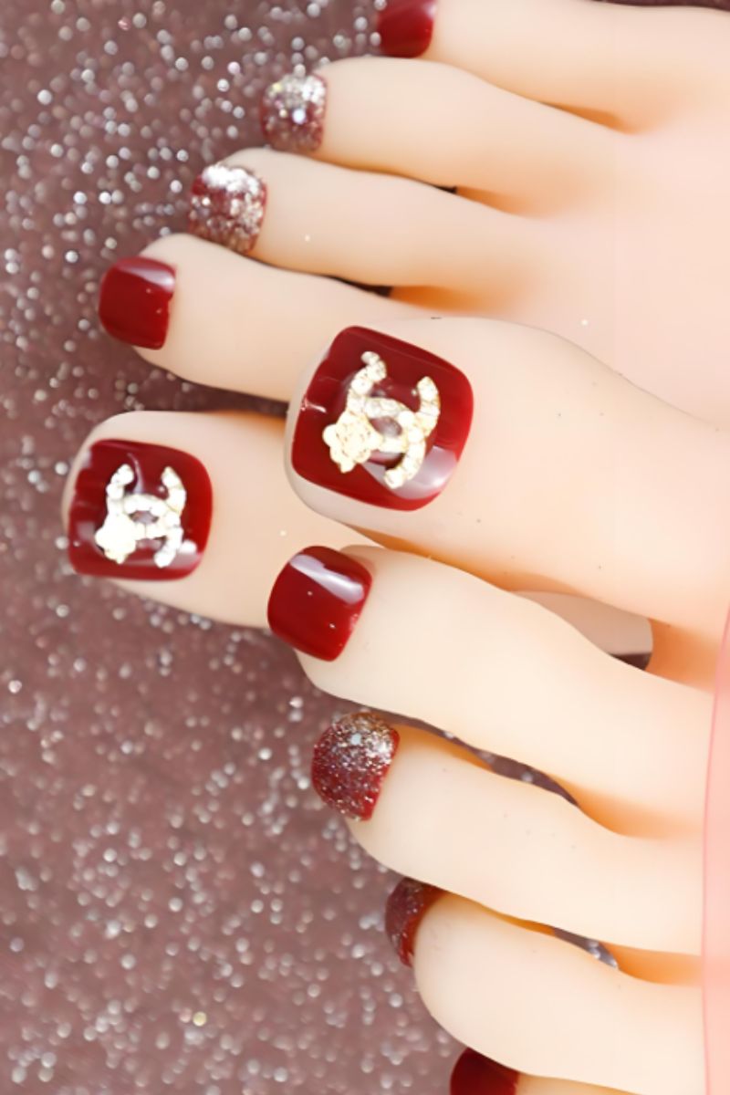 Ảnh mẫu nail chân màu đỏ mận 3