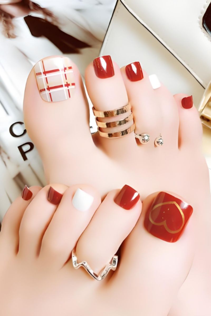 Ảnh mẫu nail chân màu đỏ trắng 5