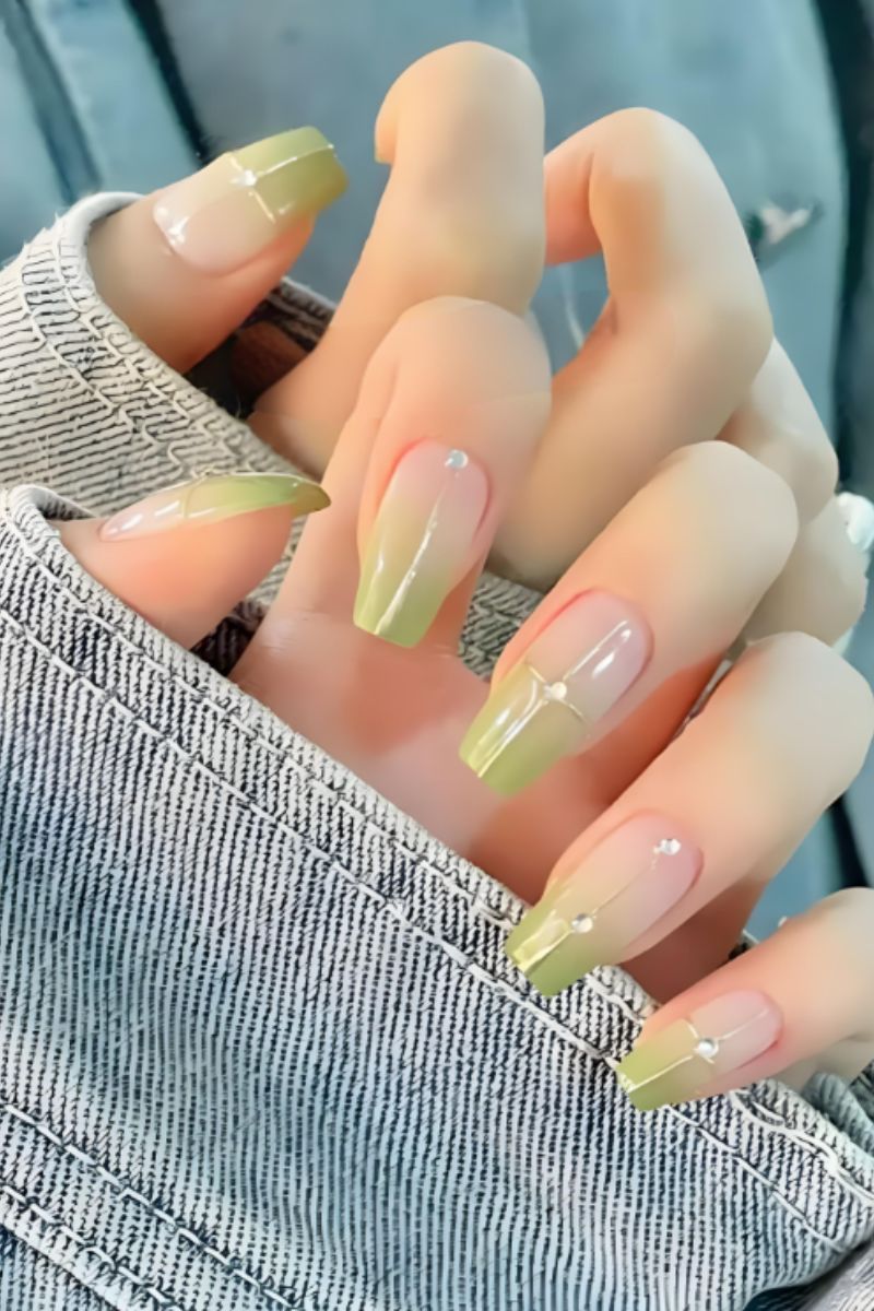 Ảnh mẫu nail cô dâu đơn giản đẹp 16