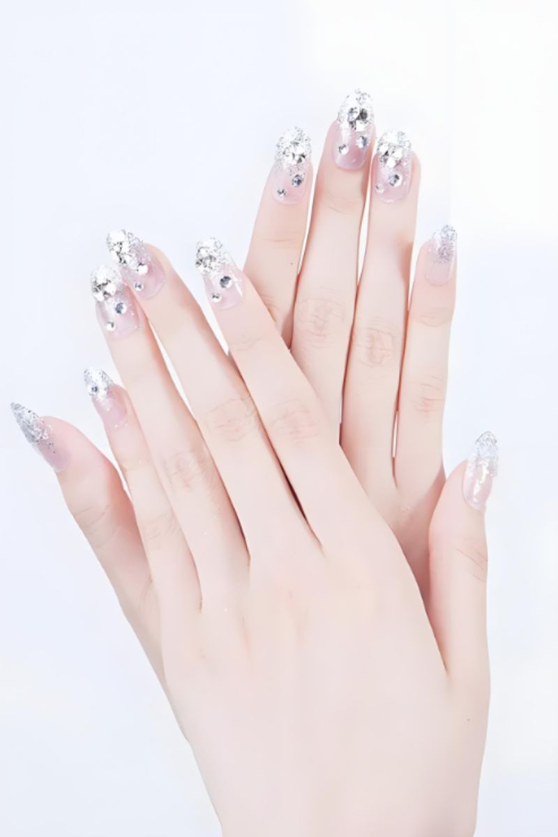 Ảnh mẫu nail cô dâu đơn giản đẹp 33