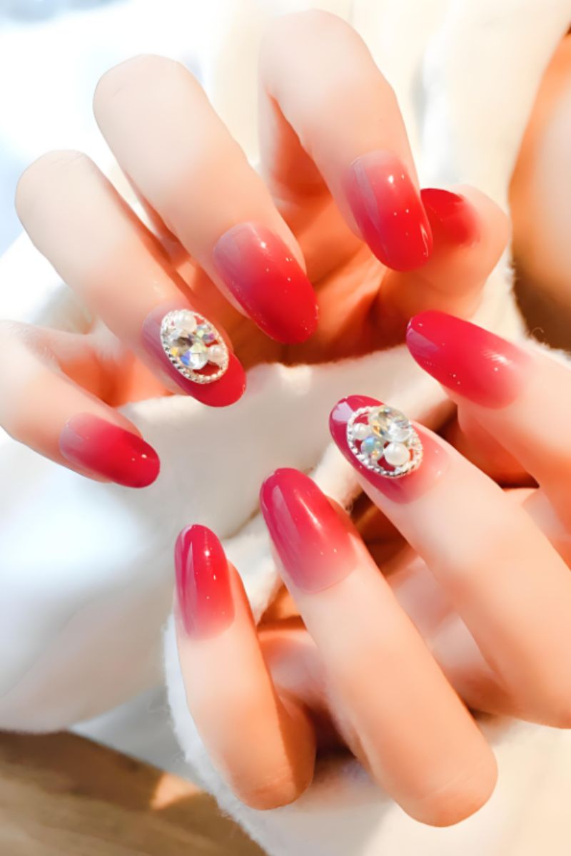 Ảnh mẫu nail cô dâu đơn giản đẹp 4