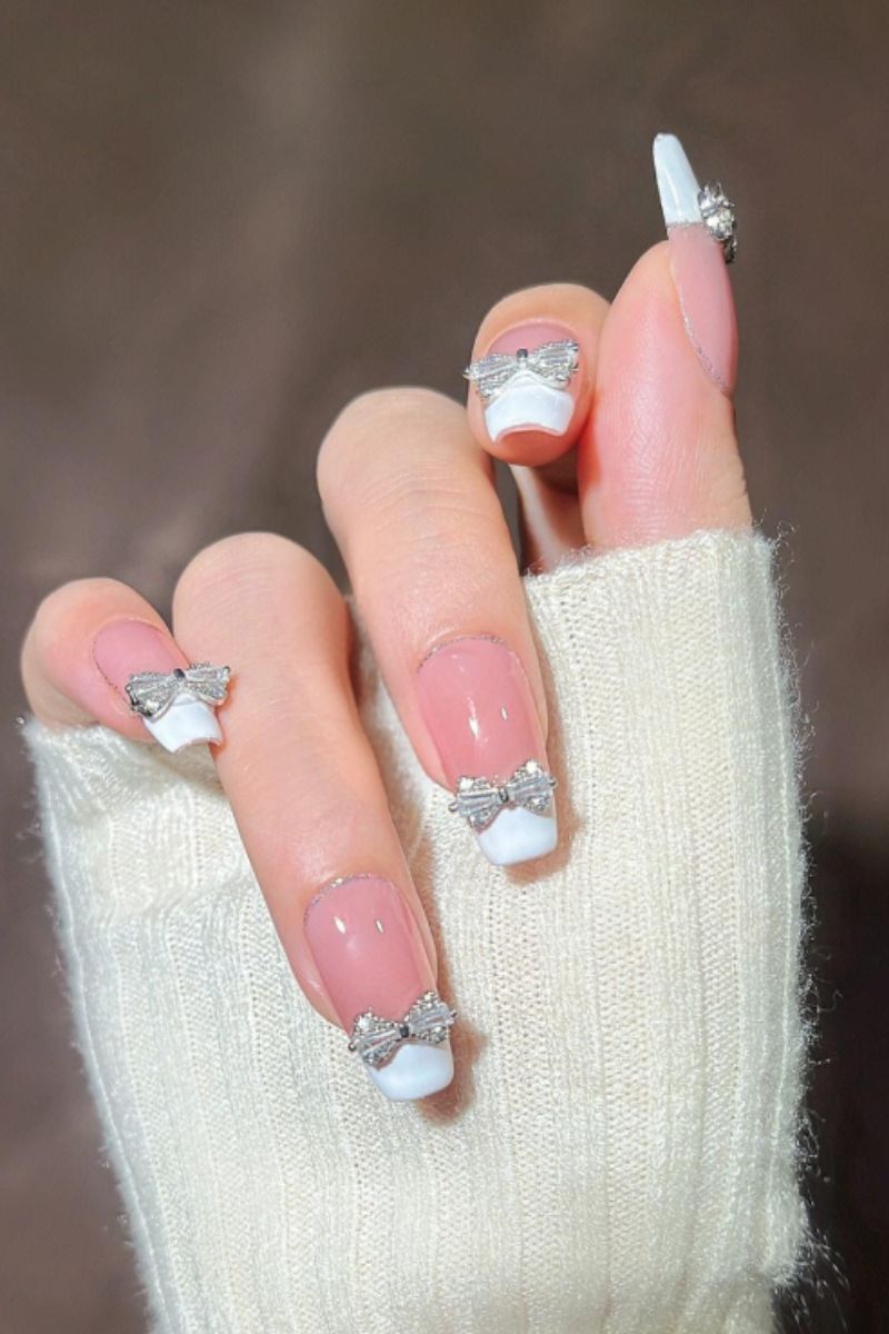 Ảnh mẫu nail cô dâu đơn giản đẹp 5