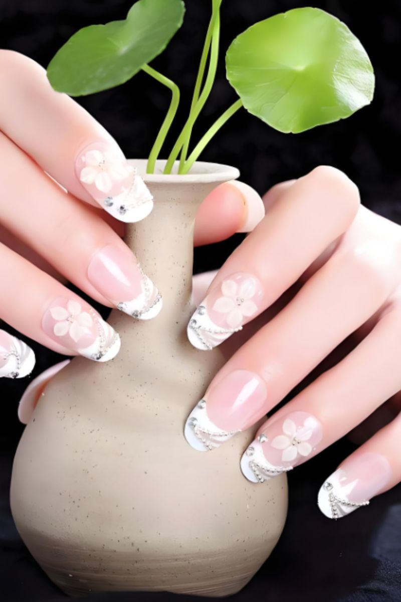 Ảnh mẫu nail cô dâu đơn giản đẹp 7