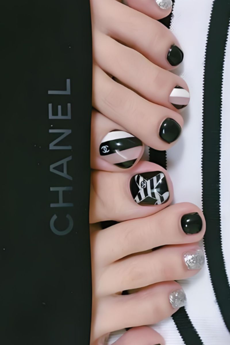 Ảnh nail chân chanel 12