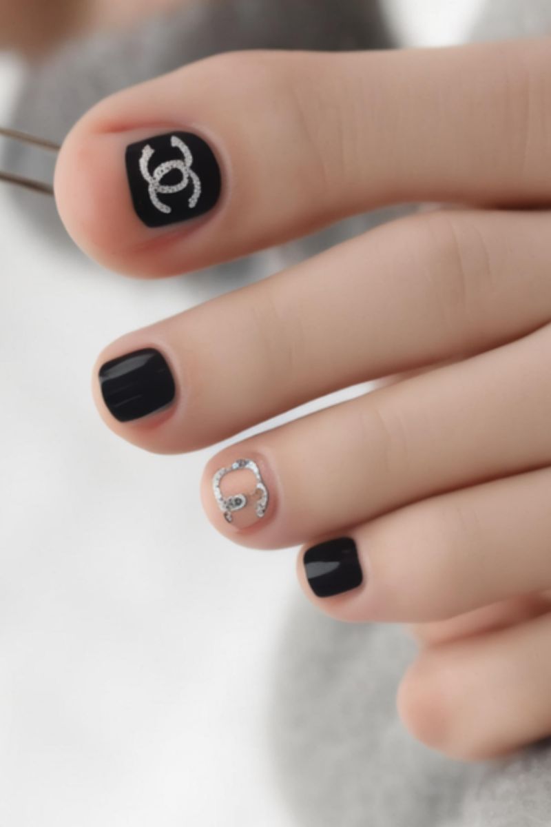 Ảnh nail chân chanel 18