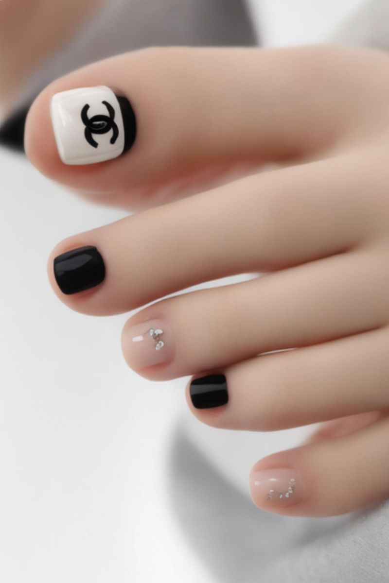 Ảnh nail chân chanel 19