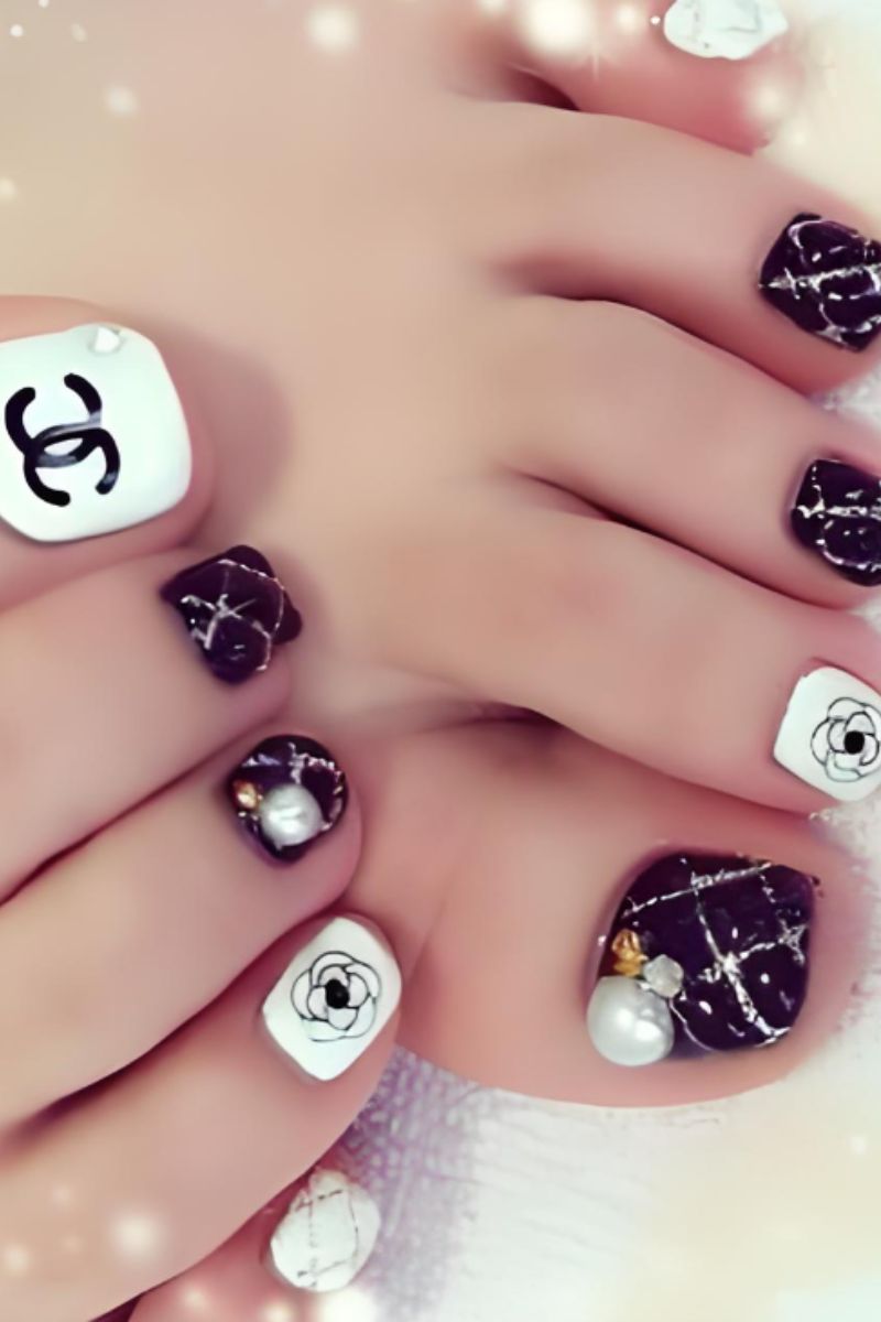 Ảnh nail chân chanel 2