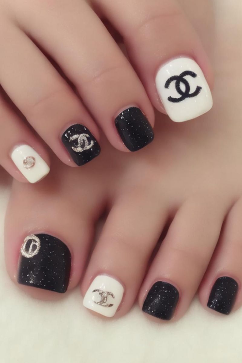 Ảnh nail chân chanel 20