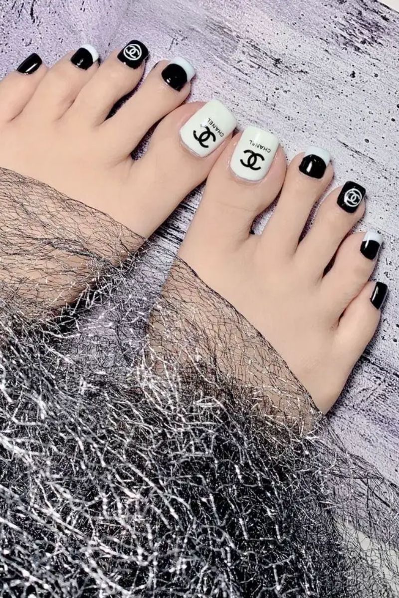 Ảnh nail chân chanel 28