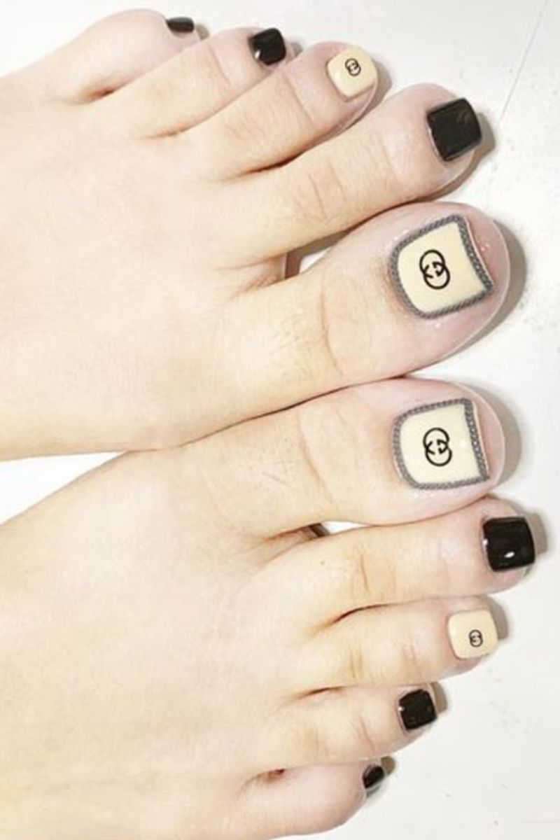 Ảnh nail chân chanel 30