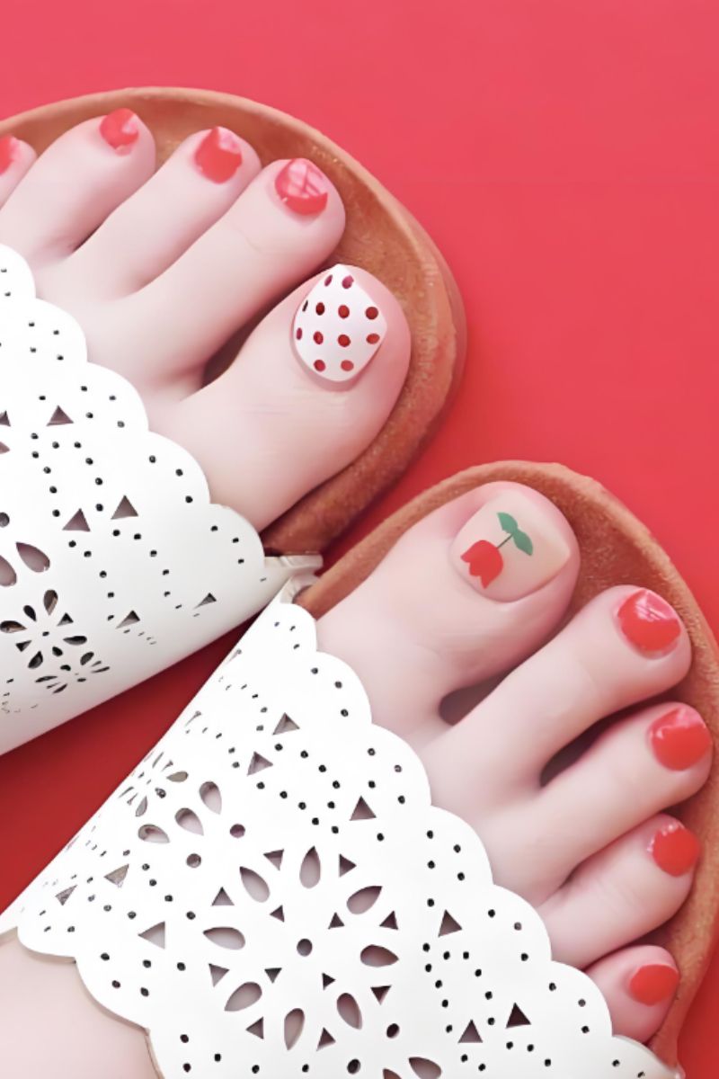 Ảnh nail chân màu đỏ đẹp 13