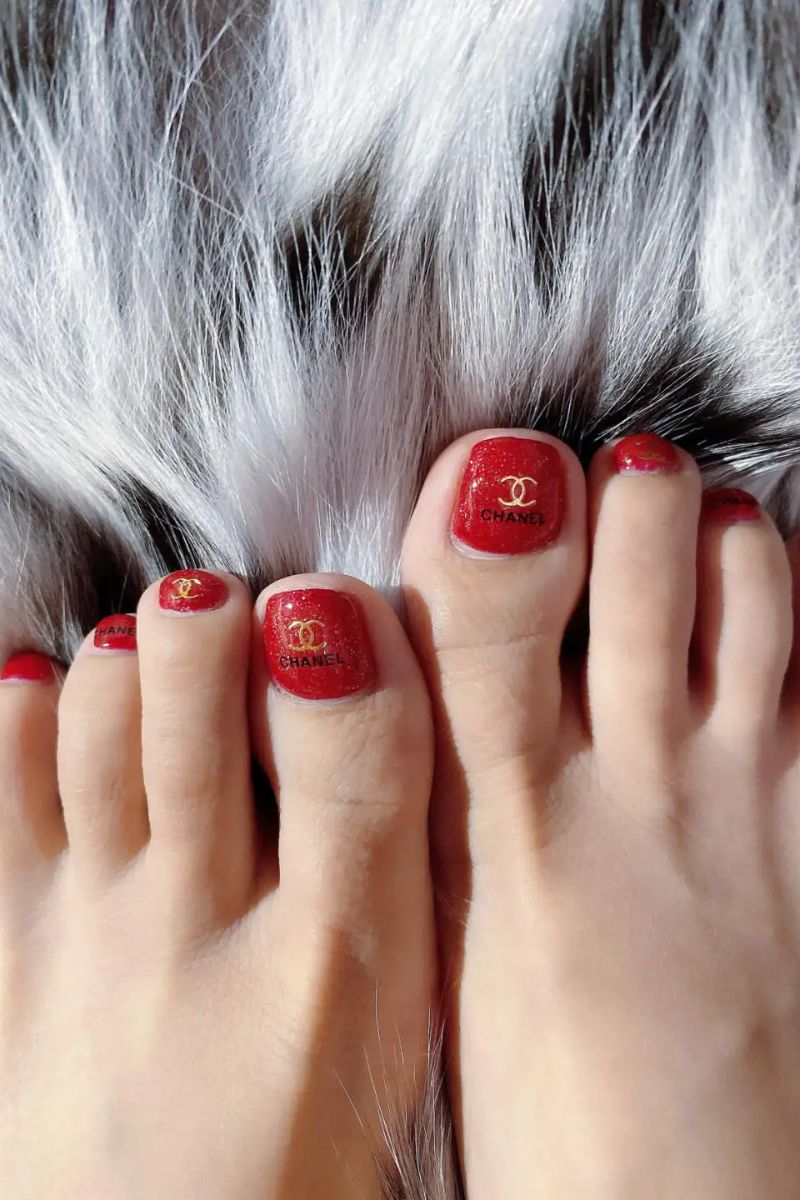 Ảnh nail chân màu đỏ đẹp 15