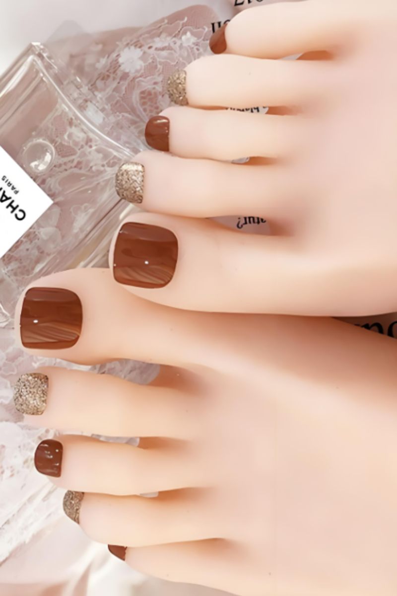 Ảnh nail chân màu nâu 4